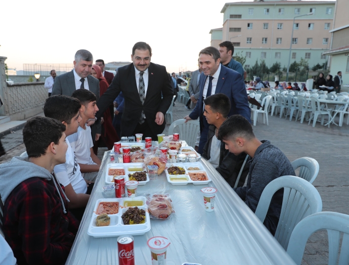 Başkan Canpolat, Ramazan bereketini gençlerle paylaştı