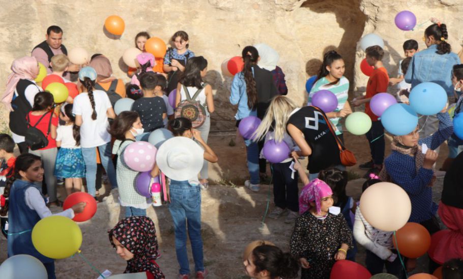 Kızılkoyun Nekropol’ünde Barış İçin Balonlar Gökyüzüne Bırakıldı