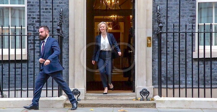İngiltere Başbakanı Liz Truss  istifa etti 