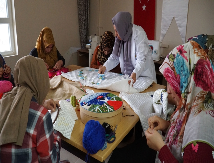 Haliliye’de kadınların meslek öğrendiği kurslar başladı, kadınlardan Canpolat’a teşekkür