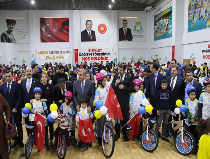 Haliliye Belediyesi’nden 400 çocuğa bisiklet hediyesi