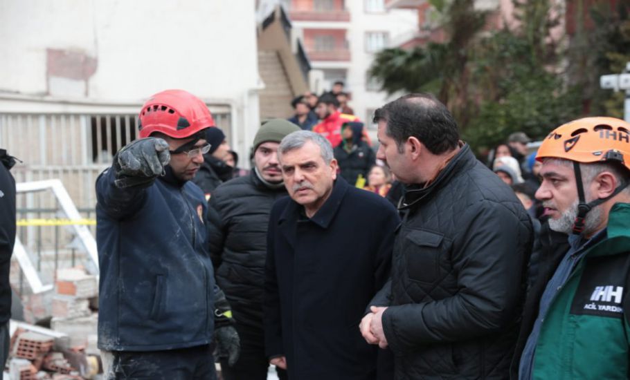 Başkan Beyazgül, ‘’Tüm İş Makinaları Ve Personellerimiz Enkaz Bölgesinde’’