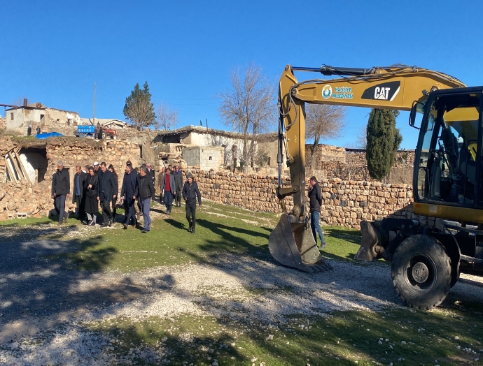 Başkan Canpolat depremde etkilenen kırsal mahalleleri ziyaret etti