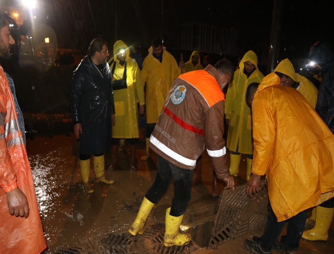 Haliliye’de ekipler sel riskine karşı gece boyunca teyakkuzdaydı