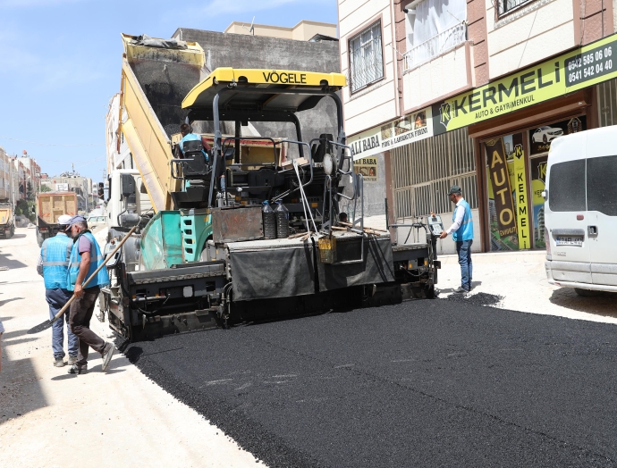 Haliliye’de sıcak asfalt çalışmaları devam ediyor