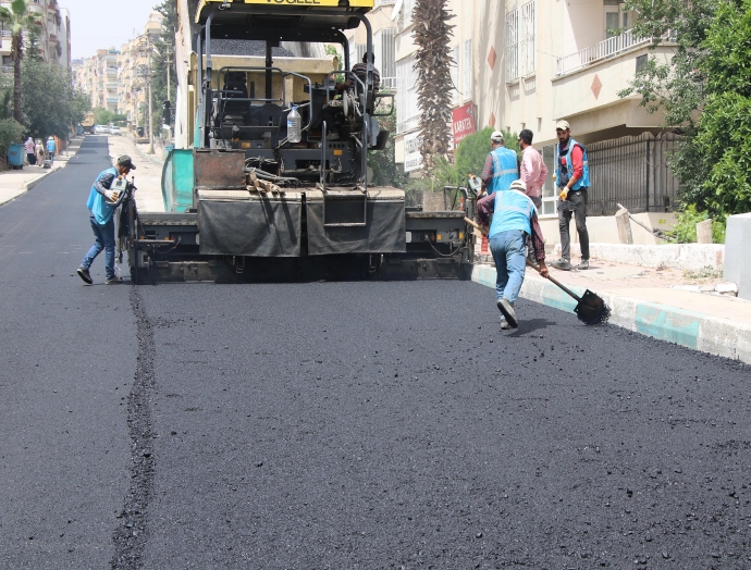 Haliliye Belediyesi sıcak asfalt çalışmasını sürdürüyor