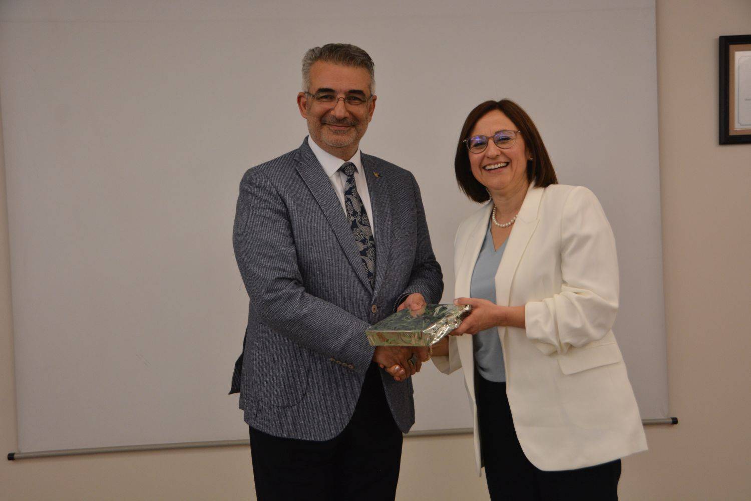 Prof. Dr. Yücel “Eczacılar, Halka En Yakın Sağlık Danışmanlarıdır”
