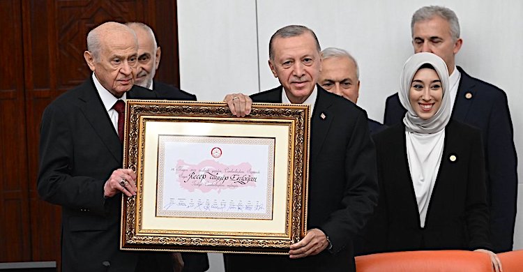 Erdoğan, TBMM’de yemin etti    