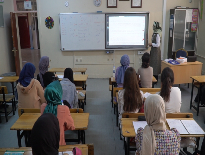 Haliliye Belediyesi, sınavlara hazırlanan gençlerin adresi oldu