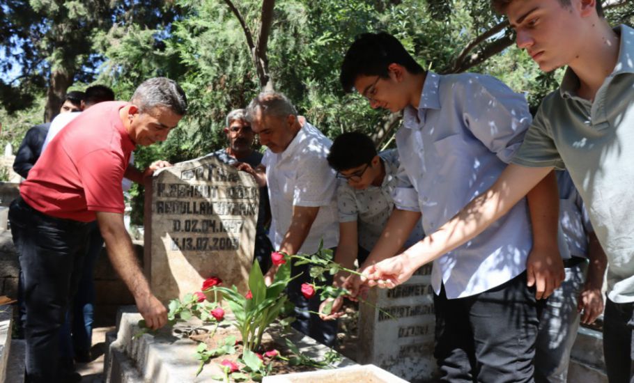 Merhum Sanatçı Abdullah Uyanık Mezarı Başında Dualarla Anıldı