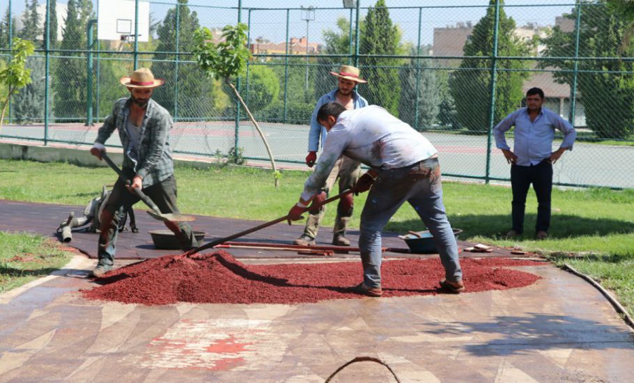 Büyükşehir Parklardaki Yürüyüş Yollarını Yeniledi