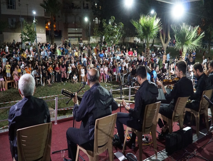 Haliliye’de vatandaşlardan yaz konserlerine büyük ilgi