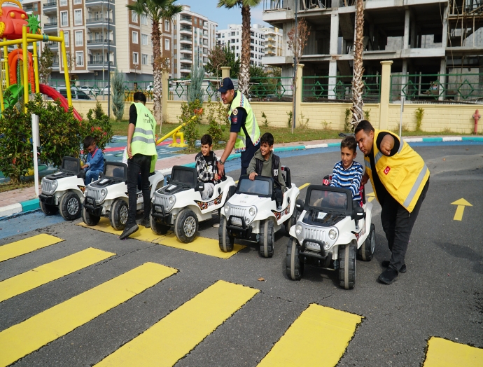 Haliliye Trafik Eğitim Merkezi ile minikler öğreniyor