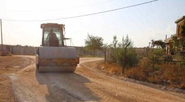 Karaköprü kırsalında yol yenileme seferberliği sürüyor