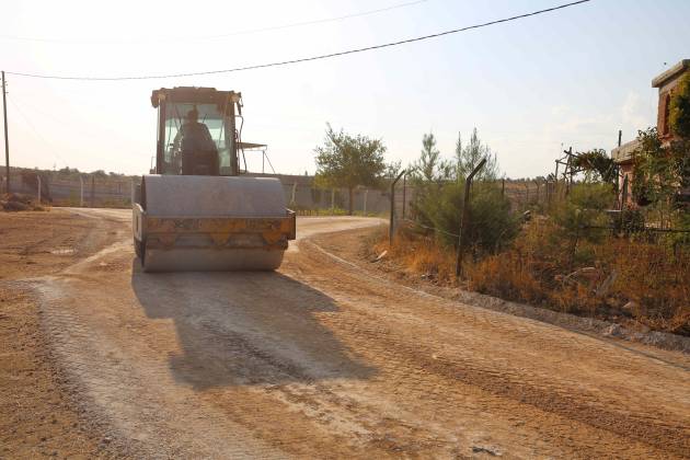 Karaköprü kırsalında yol yenileme seferberliği sürüyor