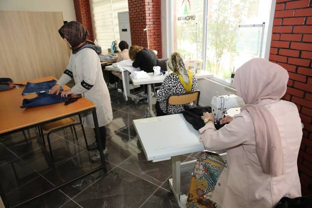 Karaköprü’de kadınlar zamanını mesleki eğitimle değerlendiriyor