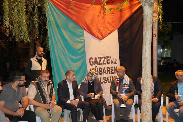 Kaymakam ile Belediye Başkanı Gazze çadırını ziyaret etti