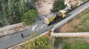 Harran kırsalında asfaltlama çalışmaları devam ediyor