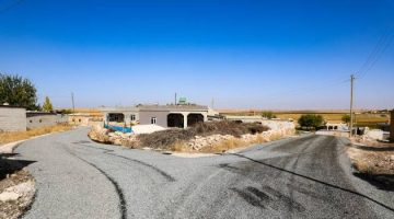 Harran Belediyesi kırsalda asfaltlama çalışmalarını sürdürüyor