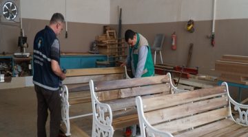 Haliliye Belediyesi’nin ürettiği banklar hizmete sunuluyor