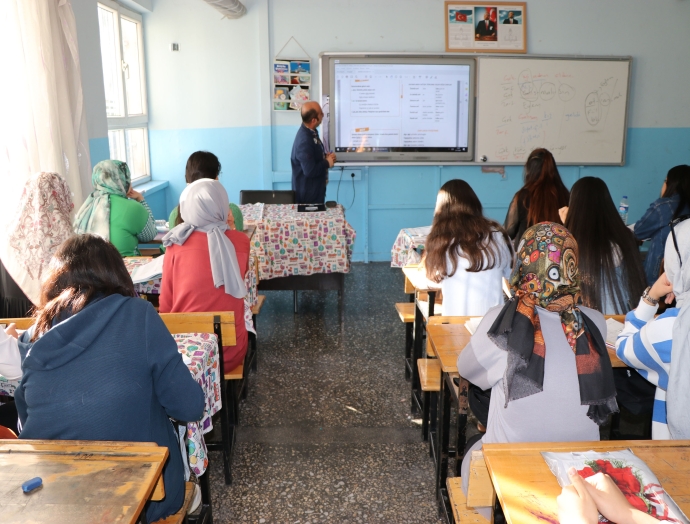 Gençler, eğitime destek veren Başkam Canpolat’a teşekkür etti