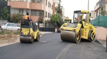 Haliliye’de sıcak asfalt çalışmalarıyla yolla yenileniyor