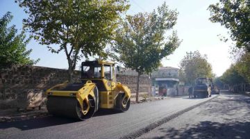 Siverek’te yol yapım çalışmaları son sürat devam ediyor