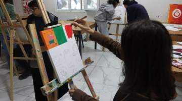 Gençlik Merkezlerinde Gençler, Hem Ders Çalışıp Hem Sanat Öğreniyor