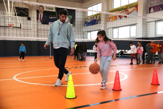 Karaköprü’de Çocuklar Spor Kurslarında Yeteneklerini Keşfediyor