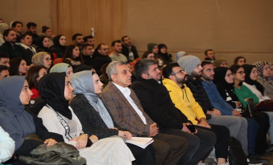 Başkan Beyazgül Kpss’ye Hazırlanan Öğrencilerle Buluştu