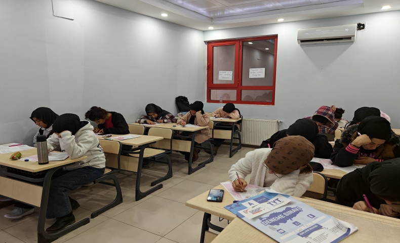 Eyyübiyeli Gençler Sınavlara Sıkı Hazırlanıyor
