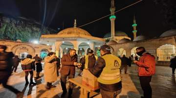 Eyyübiye Belediyesi Kandil Gecesi Vatandaşların Yanında Oldu