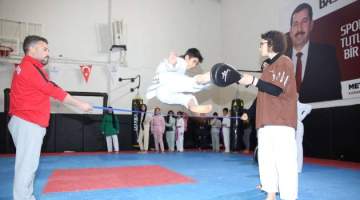Karaköprü’de Çocuklar Zamanını Tekvando Kursunda Değerlendiriyor