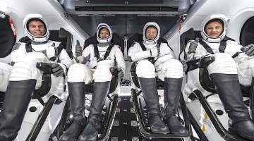 Alper Gezeravcı’nın bulunduğu Falcon 9 roketi fırlatıldı