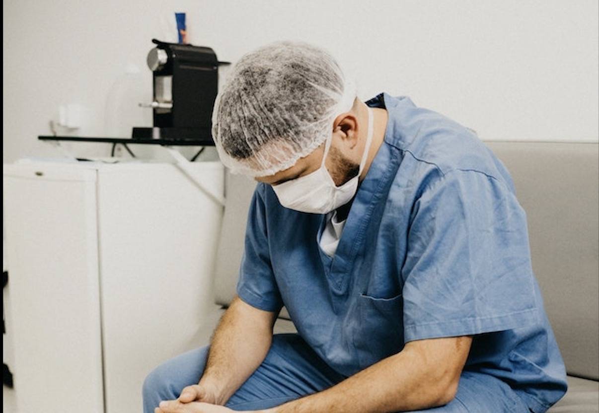 Yan Dal Uzmanı Doktorların Özel Hastanelerde Çalışma Şartları
