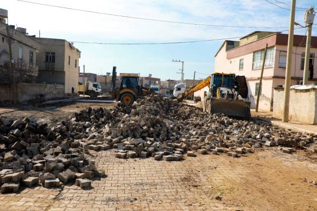 Harran’da kilitli parke taşı döşeme çalışmaları devam ediyor