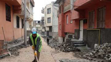 Haliliye’de beton parke döşeme çalışmaları ile sokaklar yenileniyor