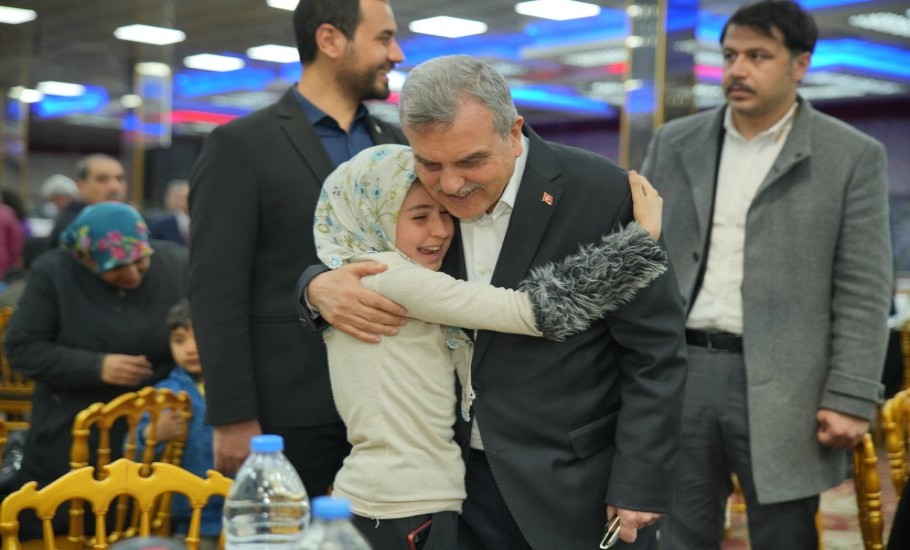 Başkan Beyazgül Ve Tbmm Başkanvekili Bozdağ İlk İftarı Depremzedelerle Yaptı