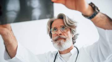 Emekli Hekim Aylıkları Artırılsın