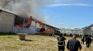 Büyükşehir İtfaiyesinden 12 Araç 30 Personelle Yangına Müdahale