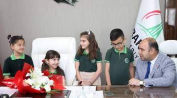 Başkan Nihat Çiftçi, makamını çocuklara devretti