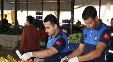 Haliliye zabıtası pazar yerlerini denetledi