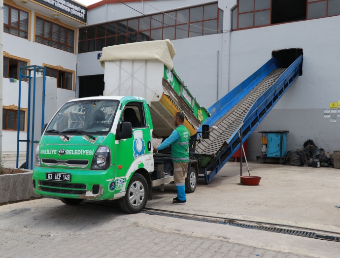 Sıfır atık marketler örnek olmaya devam ediyor