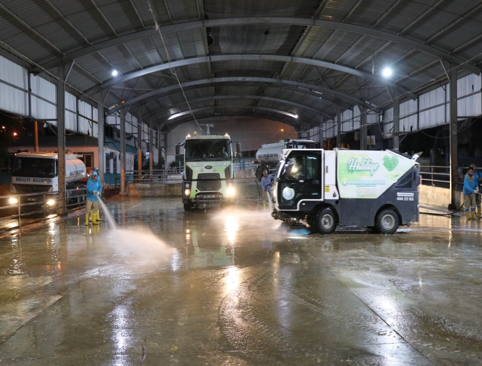 Haliliye’de kurban kesim yerlerinde temizlik mesaisi