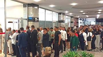 Mecliste çikolata kuyruğu