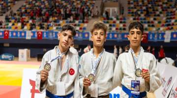 Haliliyeli gençler Yıldızlar Avrupa kupasının şampiyonu oldu