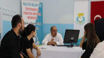 Haliliye Belediyesi tercih destek merkezi gençlerin yanında