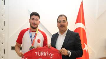 Başkan Canpolat, Dünya şampiyonunu kabul etti