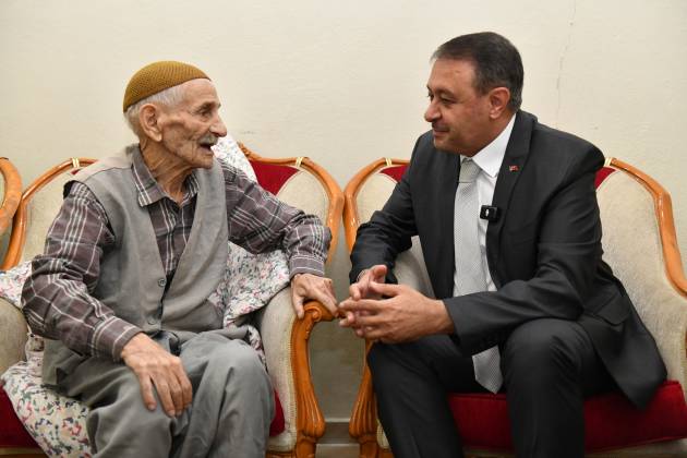 Şanlıurfa Valisi Hasan Şıldak’tan yaşlılara anlamlı ziyaret