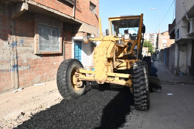 Siverek Belediyesi sıcak asfalt çalışmalarını hız kesmeden sürdürüyor